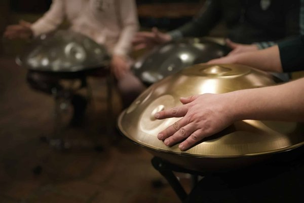 Handpan contre Tongue Drum : le guide ultime